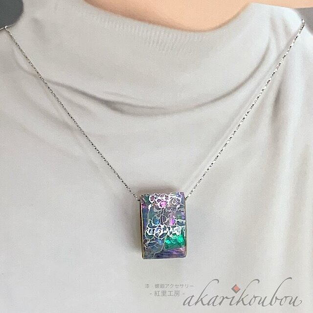 sv925】螺鈿ペンダント オーロラ色螺鈿 純金箔 プラチナ箔 唐草