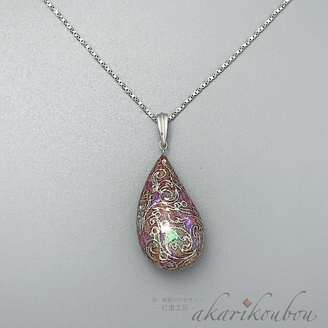 【sv925】螺鈿ペンダント 洋梨型 葡萄色螺鈿 プラチナ箔 羊歯紋様