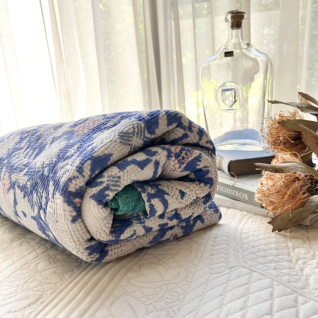 カンタキルトソファカバー ブルーの花柄ブロックプリントカンタキルト／ヴィンテージ手縫い