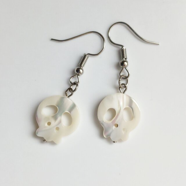 ドクロ貝パールビーズ　ピアス