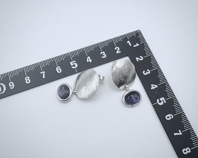 アイオライトのクラシカルデザインピアス K18YG アイオライト ピアス | iichi 日々の暮らしを心地よくする