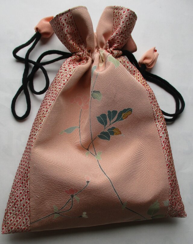 ８３０７　絞りと花柄の着物で作った巾着袋　