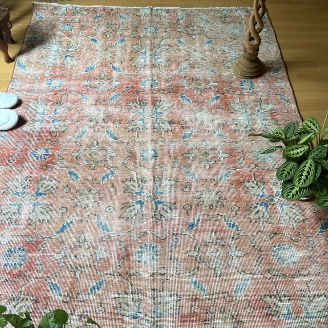 130×184 擦れシャビー　サーモン　草花ボタニカル　トルコヴィンテージラグ 130×184 擦れシャビー サーモン 草花ボタニカル トルコ