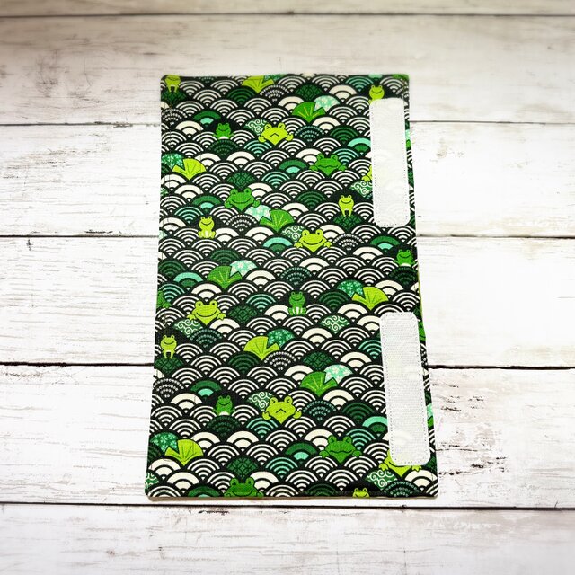 シートベルトカバー　【和柄・青海波×蛙★緑】