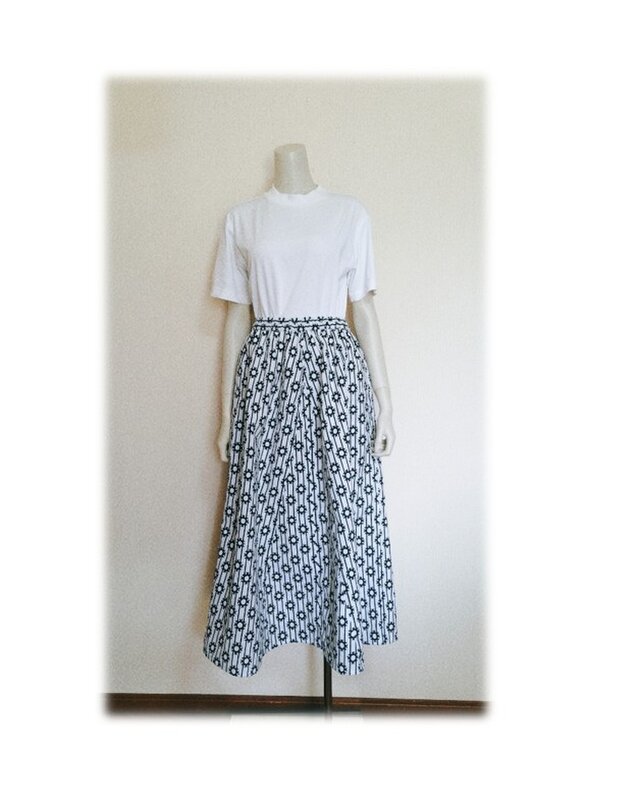 196　１点物　セミギャザーフレアスカート　デッドストック浴衣地　　ストライプ　白×紺　夏　ウェストゴム