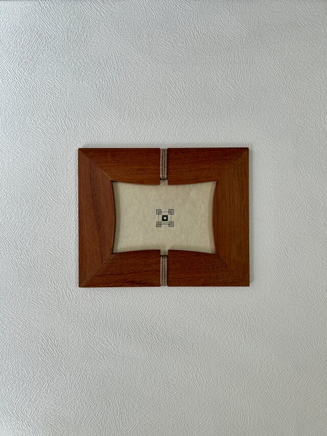 チーク無垢材を天然オイルで仕上げたフォトフレーム