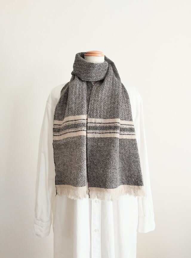 杉の葉と雨粒のマフラー