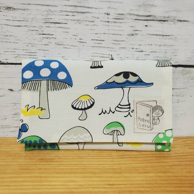 ぴったりが嬉しい！スリム通帳ケース キノコ