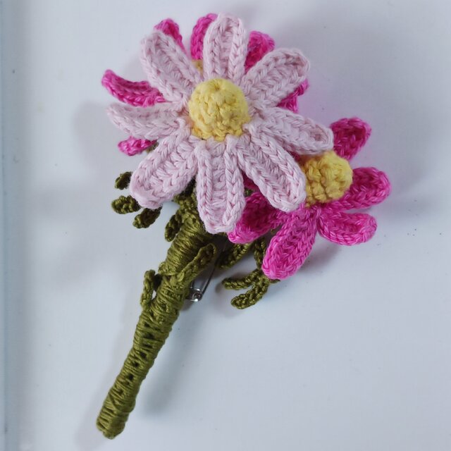 コスモスのコサージュ