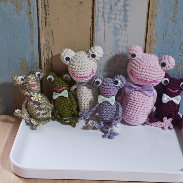 カエル6匹家族 ハンドメイド あみぐるみ | iichi 日々の暮らしを