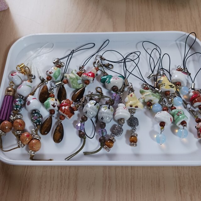 陶器ビーズ　干支ビーズ　のストラップなど