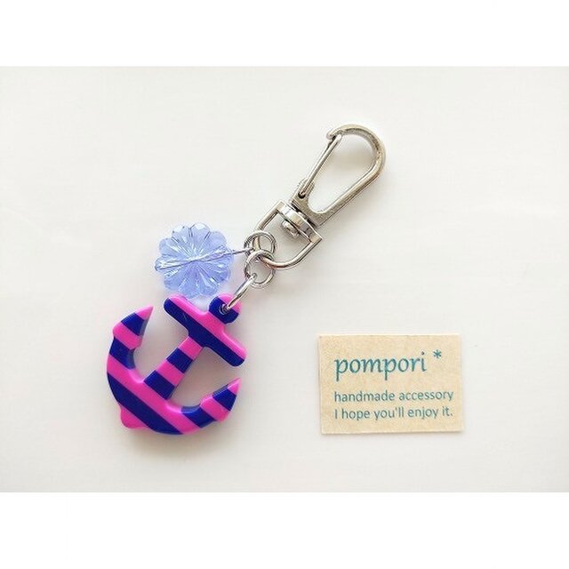 アンカーのキーチャーム（ネイビー×ピンク）