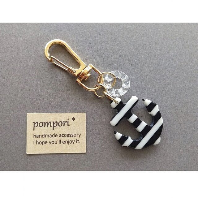 アンカーのキーチャーム（黒×白）