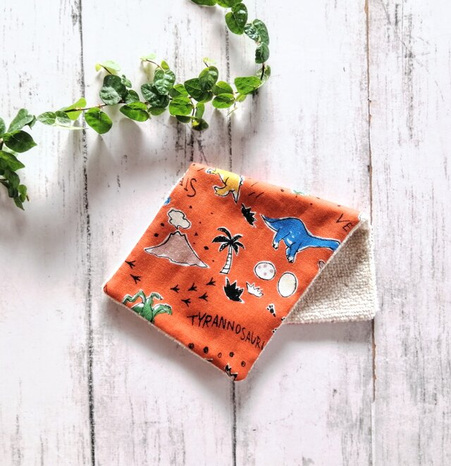 恐竜　ハーフハンカチ　レンガ色　ガーゼハンカチタオル　ダブルガーゼ　名入れ