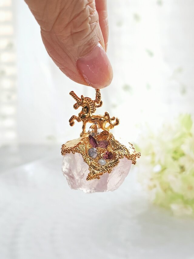 ローズクォーツ原石 ユニコーンネックレス | iichi 日々の暮らしを