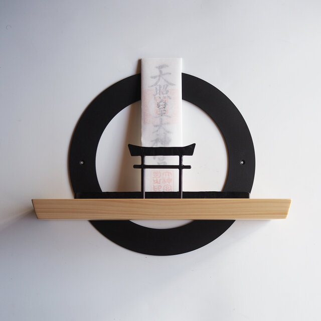 三社）アイアンの神棚【 鉄の輪 × ひのき + 鍛鉄の鳥居 】 鉄とヒノキ