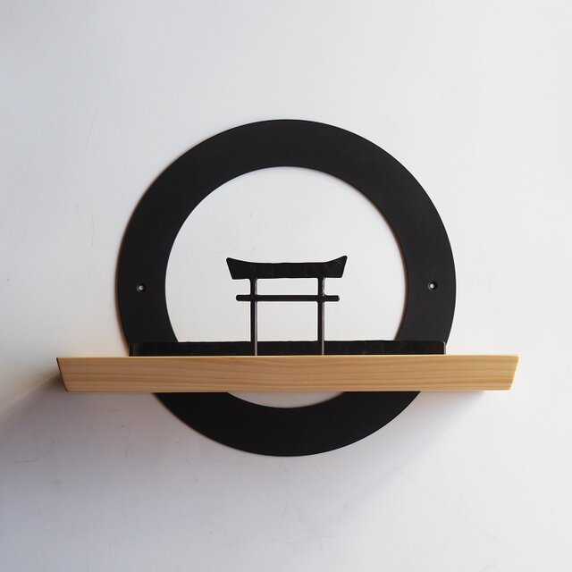 三社）アイアンの神棚【 鉄の輪 × ひのき + 鍛鉄の鳥居 】 鉄とヒノキ