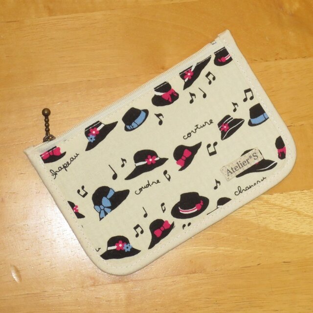 ミニフラットポーチ★ぼうし柄（生成×黒）