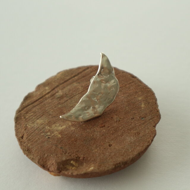 【Silver925】【片耳】涙の月のピアス