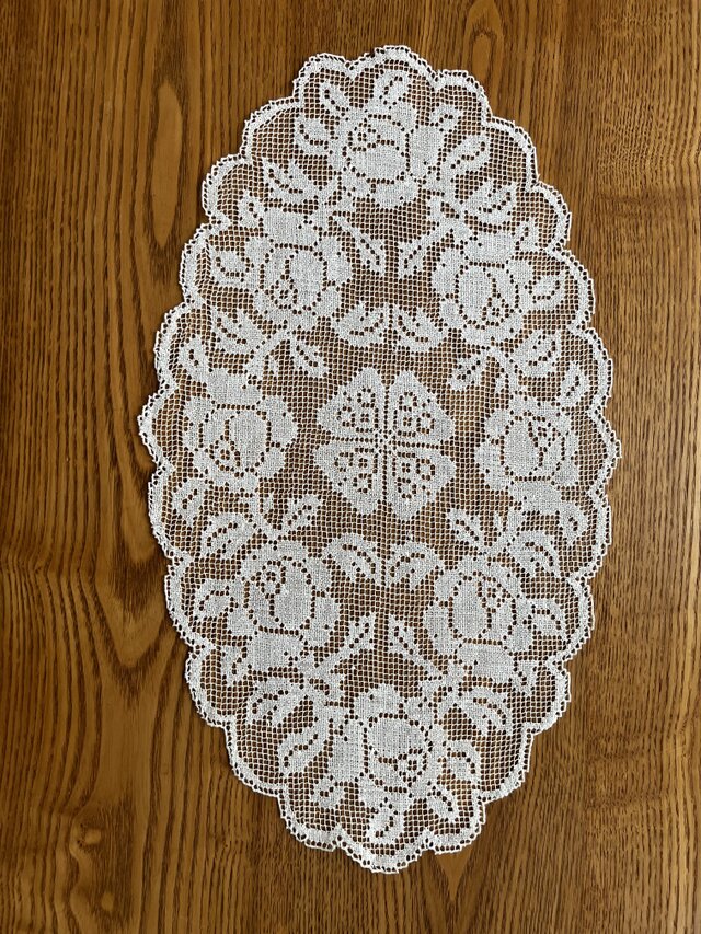ドイリー1164❤️華麗なツル薔薇のドイリー特大78×33cm フィレレースドイリー 楕円 薔薇8輪 | iichi 日々の暮らしを