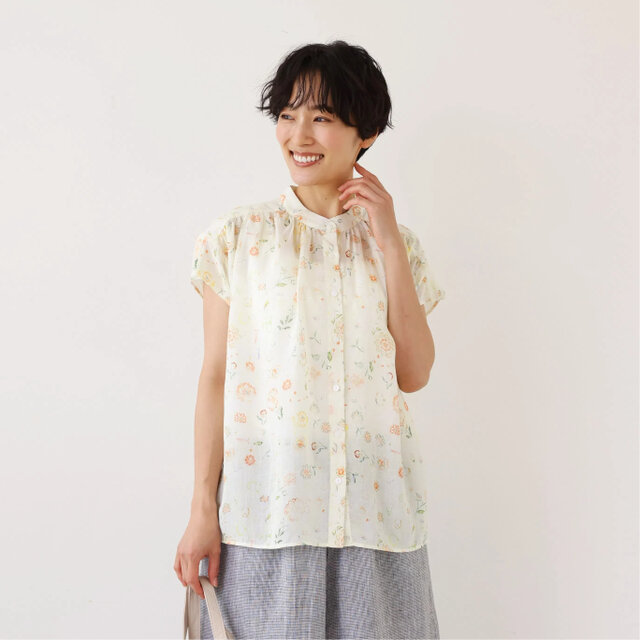 毎日の装いにさりげない彩りを添えるプリントブラウス リネンテンセル シャツブラウス 250714-1