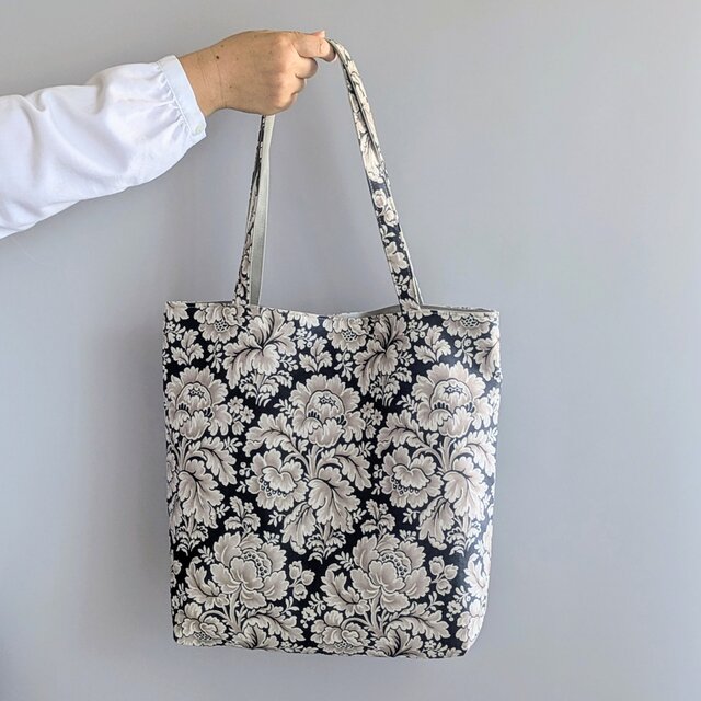 レトロクラッシックな花のトートバッグ // 大花柄 ボタニカル