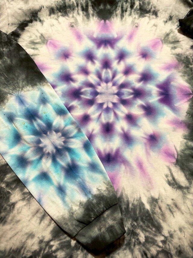 Mediam タイダイデザイン 長袖Tシャツ Mediam タイダイデザイン 長袖Tシャツ タイダイ染め 長袖Tシャツ