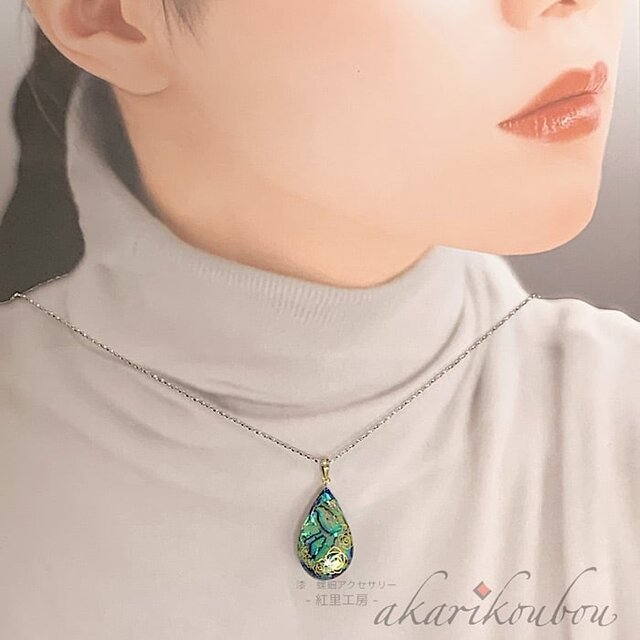 sv925】蔓薔薇模様 瑠璃色螺鈿と黒漆のリバーシブルペンダント 螺鈿 純