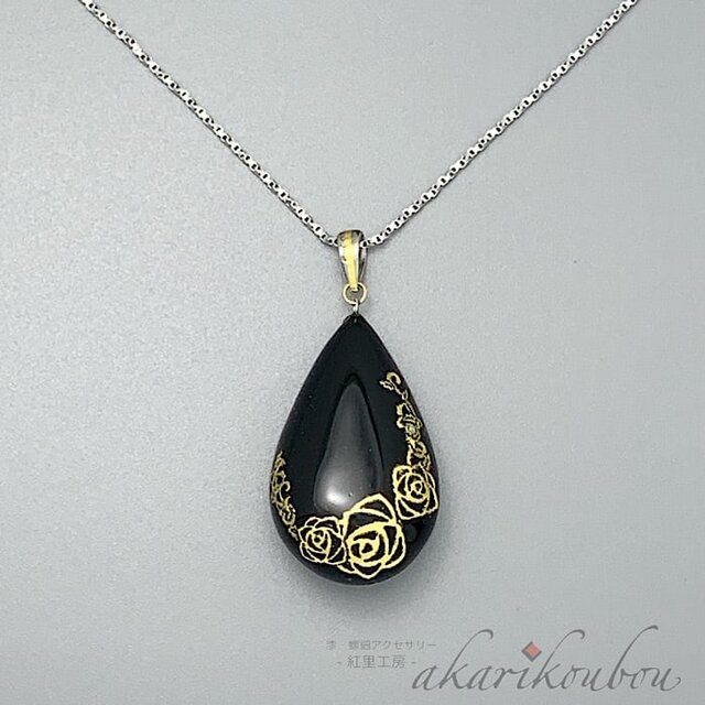 【sv925】蔓薔薇模様 黒漆と瑠璃色螺鈿のリバーシブルペンダント 螺鈿 純金箔 プラチナ箔