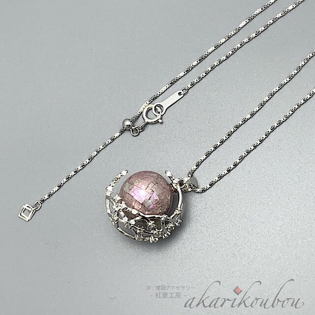 sv925】薄桃色螺鈿ペンダント 月モチーフ 12mm玉 キュービック