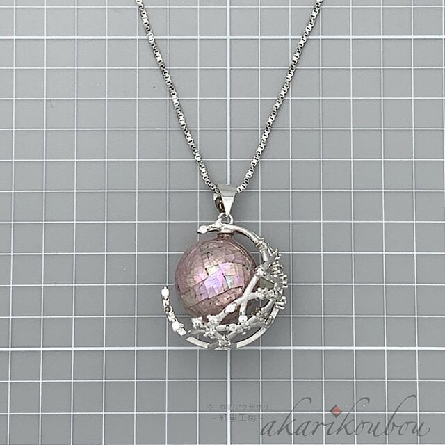 薄桃色螺鈿ペンダント 月モチーフ 12mm玉 キュービックジルコニア 漆