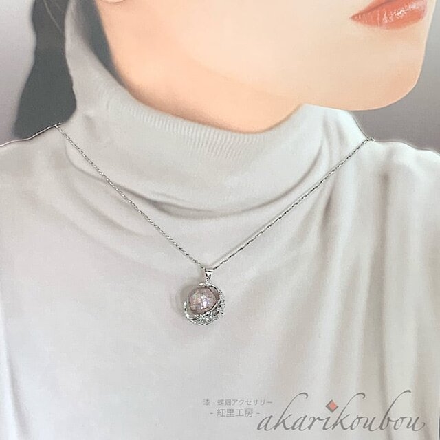 sv925】薄桃色螺鈿ペンダント 月モチーフ 12mm玉 キュービック