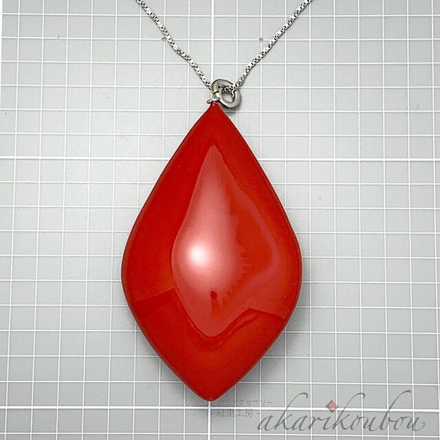 漆ペンダント 赤 菱形 大きいドロップ 朱漆 漆アクセサリー | iichi