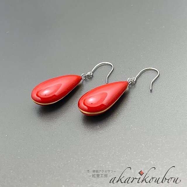 Pt900】漆ピアス 赤 純金箔 雫型 朱漆 フックピアス | iichi 日々の