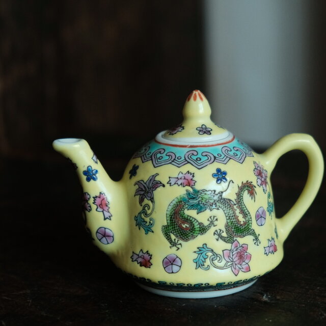 花と龍◇中国景徳鎮 色絵小ぶり急須 茶器 花唐草 チャイナレトロ