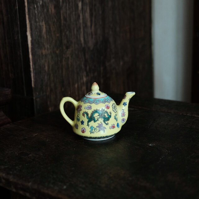花と龍◇中国景徳鎮 色絵小ぶり急須 茶器 花唐草 チャイナレトロ