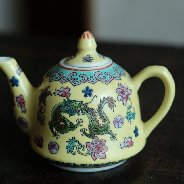 花と龍◇中国景徳鎮 色絵小ぶり急須 茶器 花唐草 チャイナレトロ