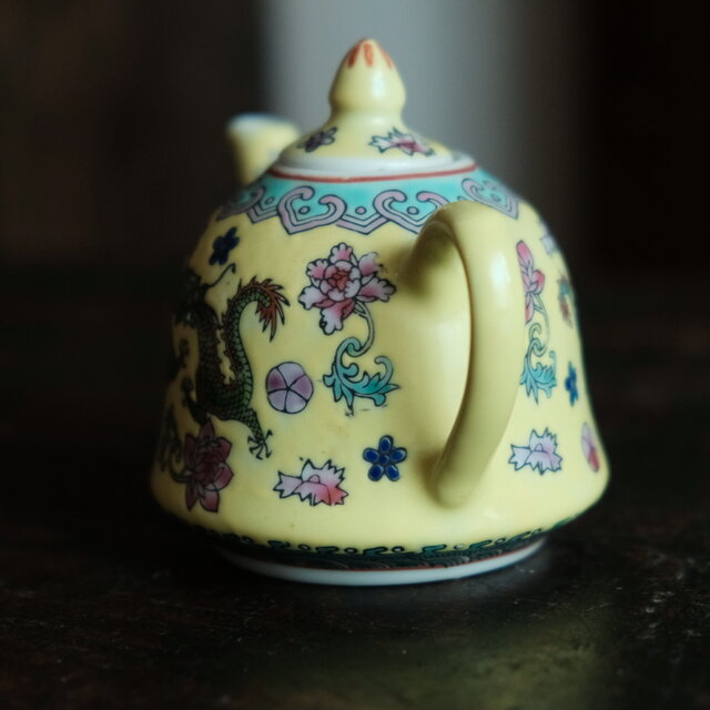 花と龍◇中国景徳鎮 色絵小ぶり急須 茶器 花唐草 チャイナレトロ