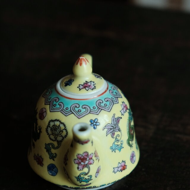 花と龍◇中国景徳鎮 色絵小ぶり急須 茶器 花唐草 チャイナレトロ