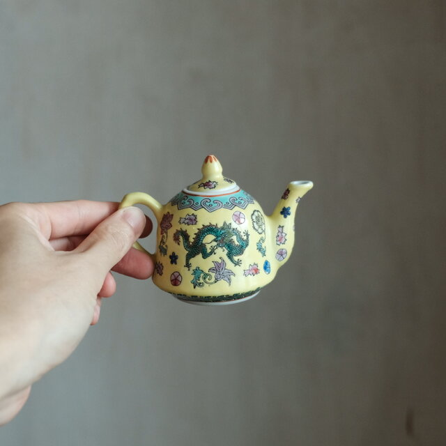 花と龍◇中国景徳鎮 色絵小ぶり急須 茶器 花唐草 チャイナレトロ