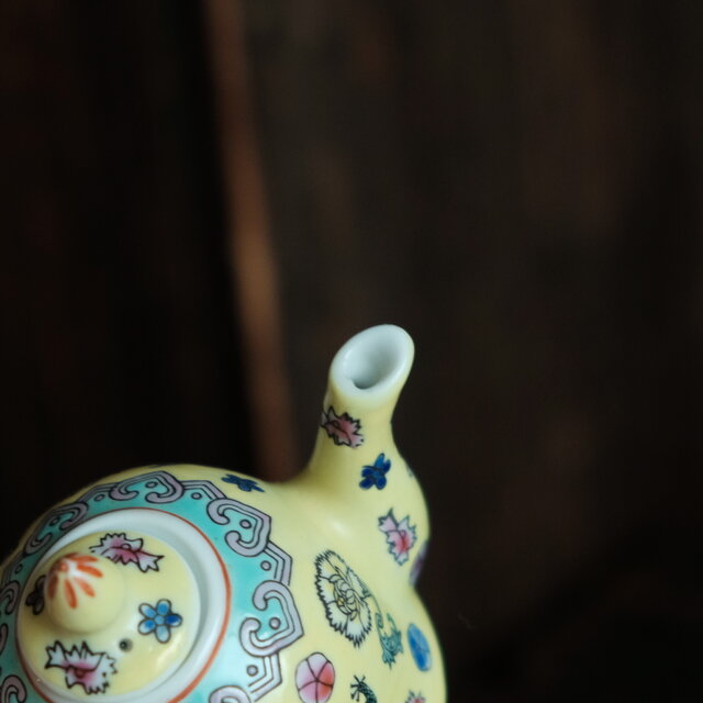 花と龍◇中国景徳鎮 色絵小ぶり急須 茶器 花唐草 チャイナレトロ