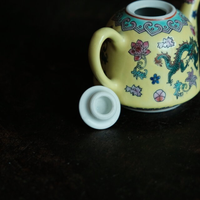 花と龍◇中国景徳鎮 色絵小ぶり急須 茶器 花唐草 チャイナレトロ