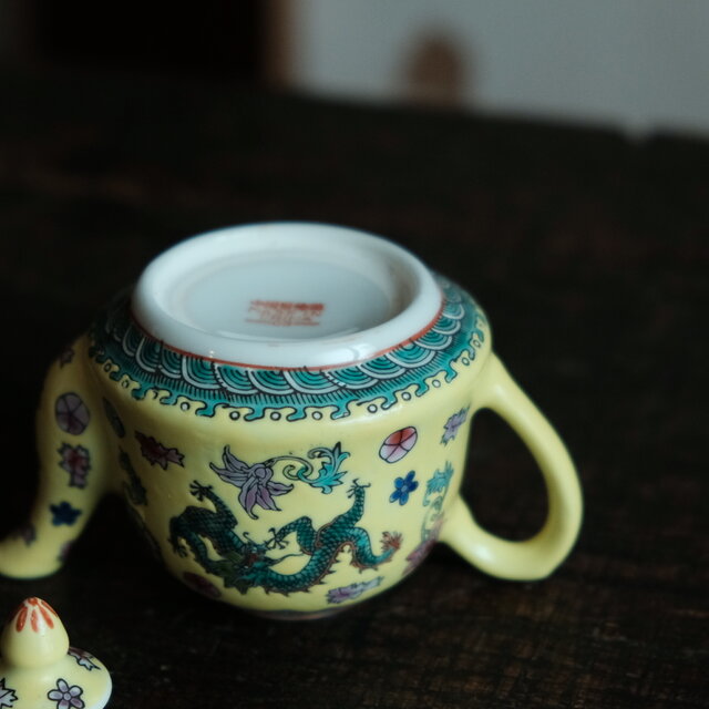 花と龍◇中国景徳鎮 色絵小ぶり急須 茶器 花唐草 チャイナレトロ