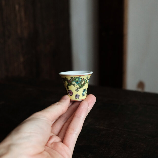 中国　景徳鎮　薄い　龍　5本爪　花　茶器　食器　器　共箱　酒杯　酒器　黄色 花と龍◇中国景徳鎮 色絵小ぶり猪口 茶杯 茶器 花唐草 チャイナレトロ