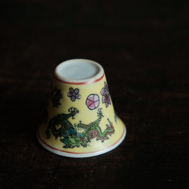 花と龍◇中国景徳鎮 色絵小ぶり猪口 茶杯 茶器 花唐草 チャイナレトロ
