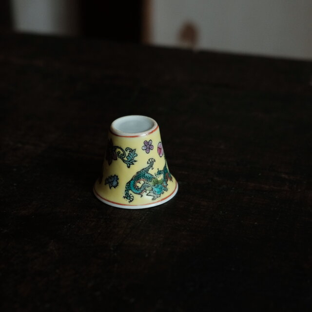 中国　景徳鎮　薄い　龍　5本爪　花　茶器　食器　器　共箱　酒杯　酒器　黄色 花と龍◇中国景徳鎮 色絵小ぶり猪口 茶杯 茶器 花唐草 チャイナレトロ