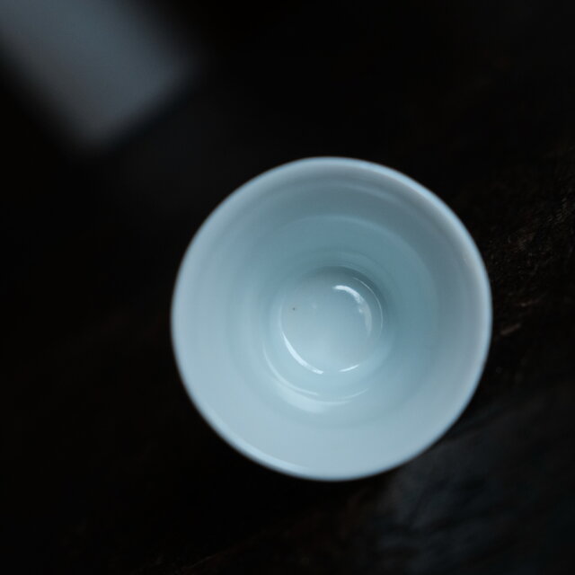 萬と寿◇中国景徳鎮 色絵小ぶり猪口（茶杯） 茶器 花唐草 チャイナ