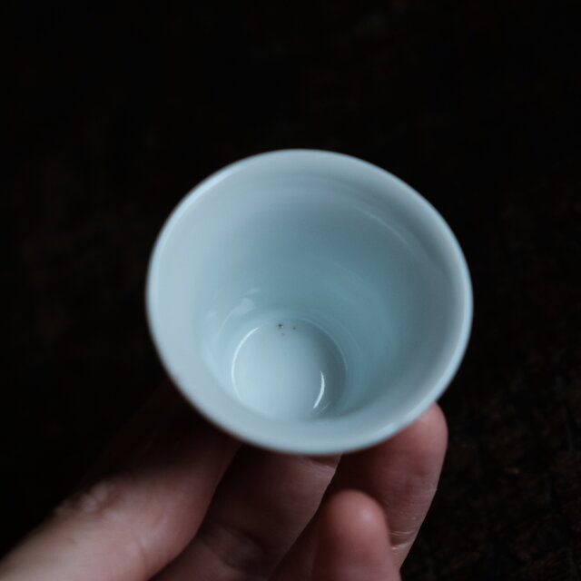 萬と寿◇中国景徳鎮 色絵小ぶり猪口（茶杯） 茶器 花唐草 チャイナ