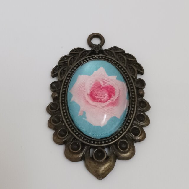 バラ　ペンダントトップ　