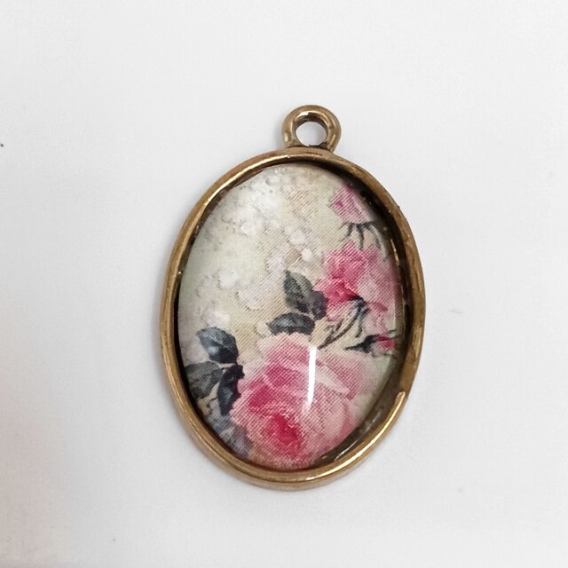 バラ　ペンダントトップ　   ガラスカボション18×25ｍｍ